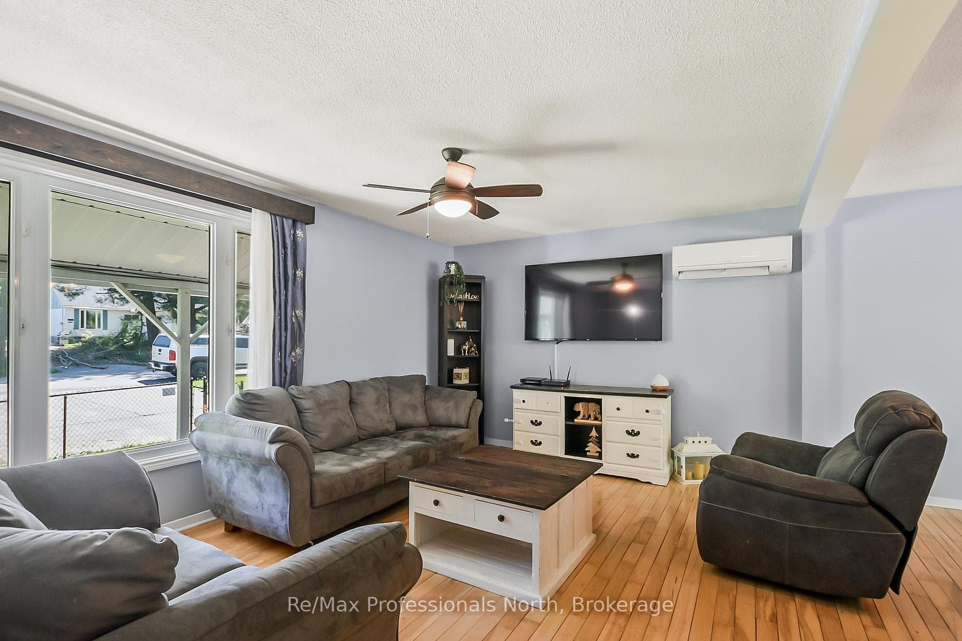 110 FRASER Street photo 5