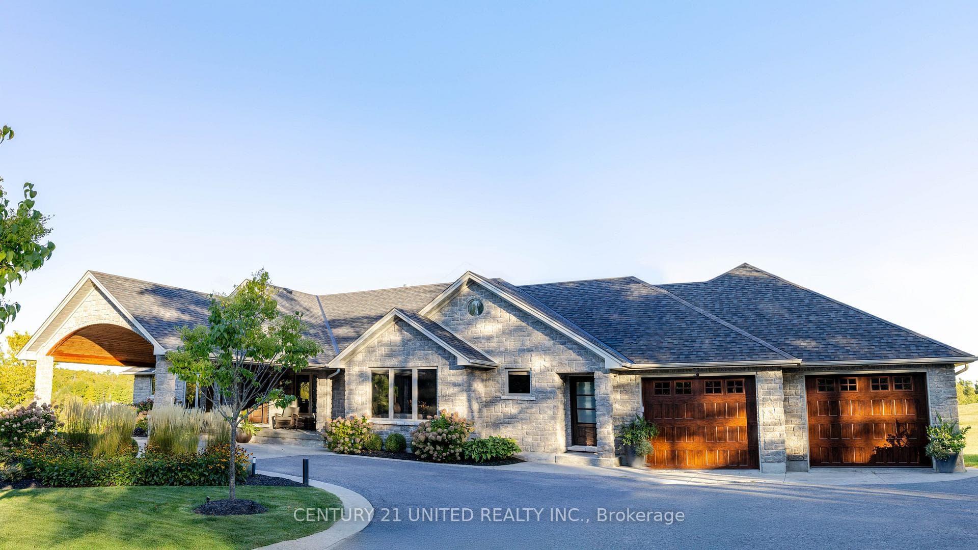 7 Maplehill Drive photo 3
