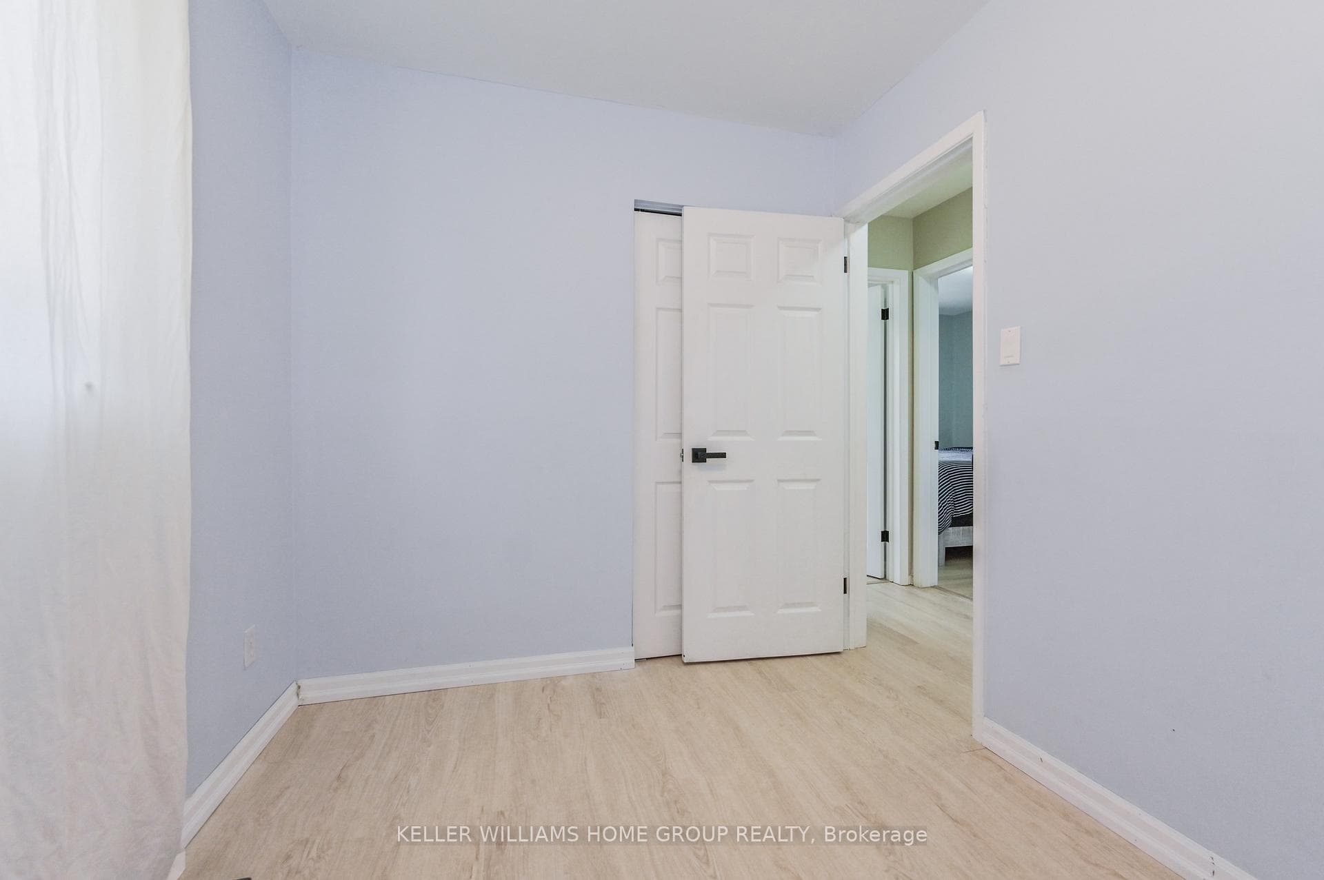 422 Forfar Street photo 40
