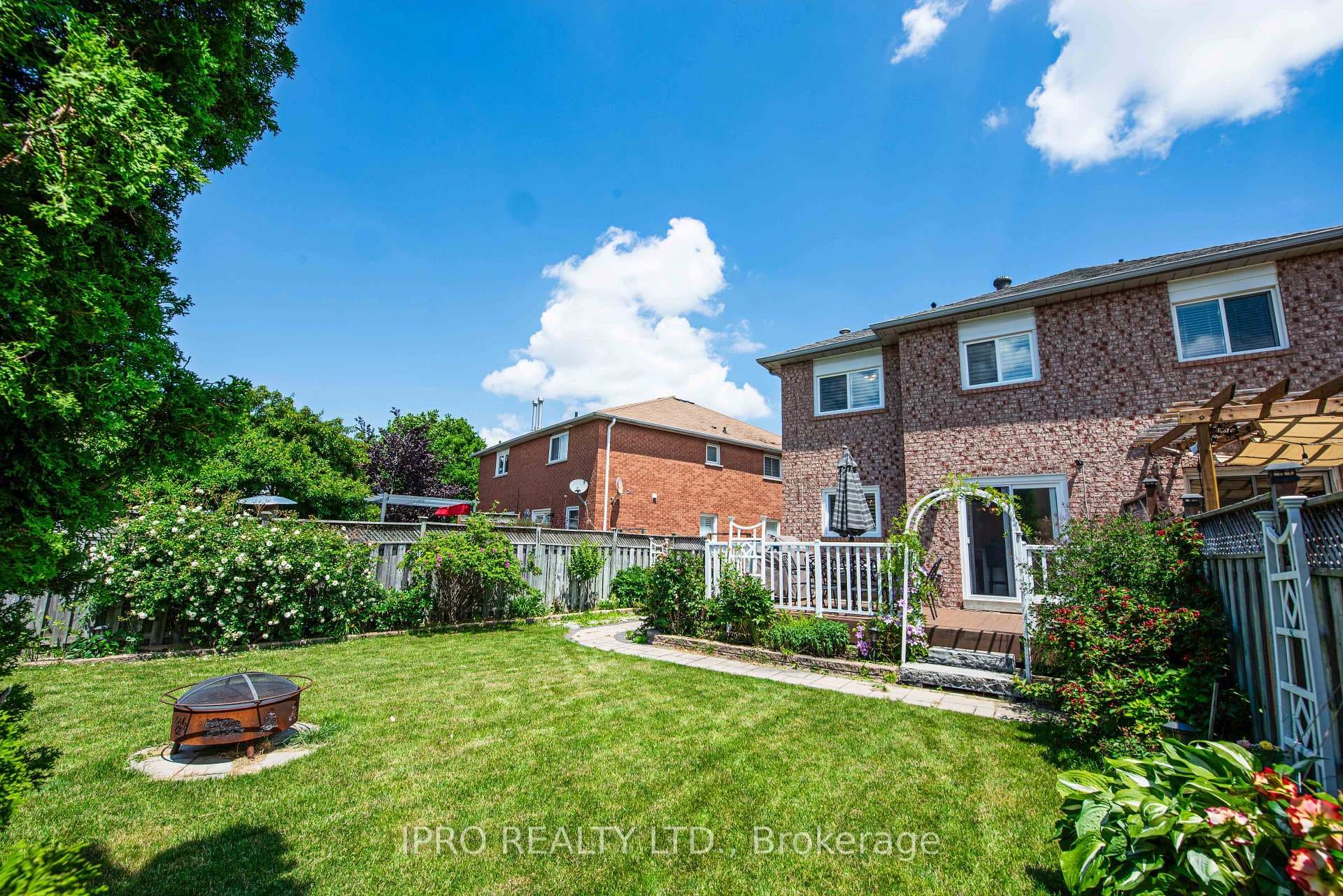 6813 Bansbridge Crescent photo 7