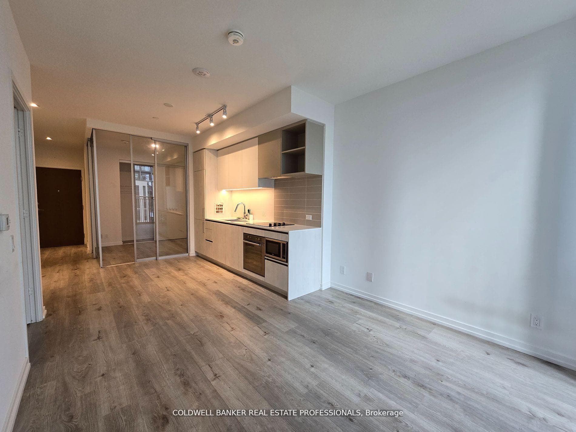 7890 Jane Street Unit 502 photo 1