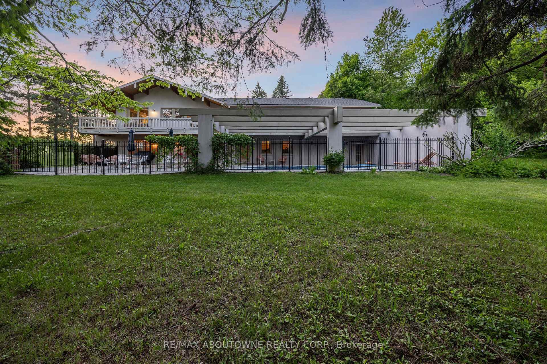 2360 8 Side Road photo 46