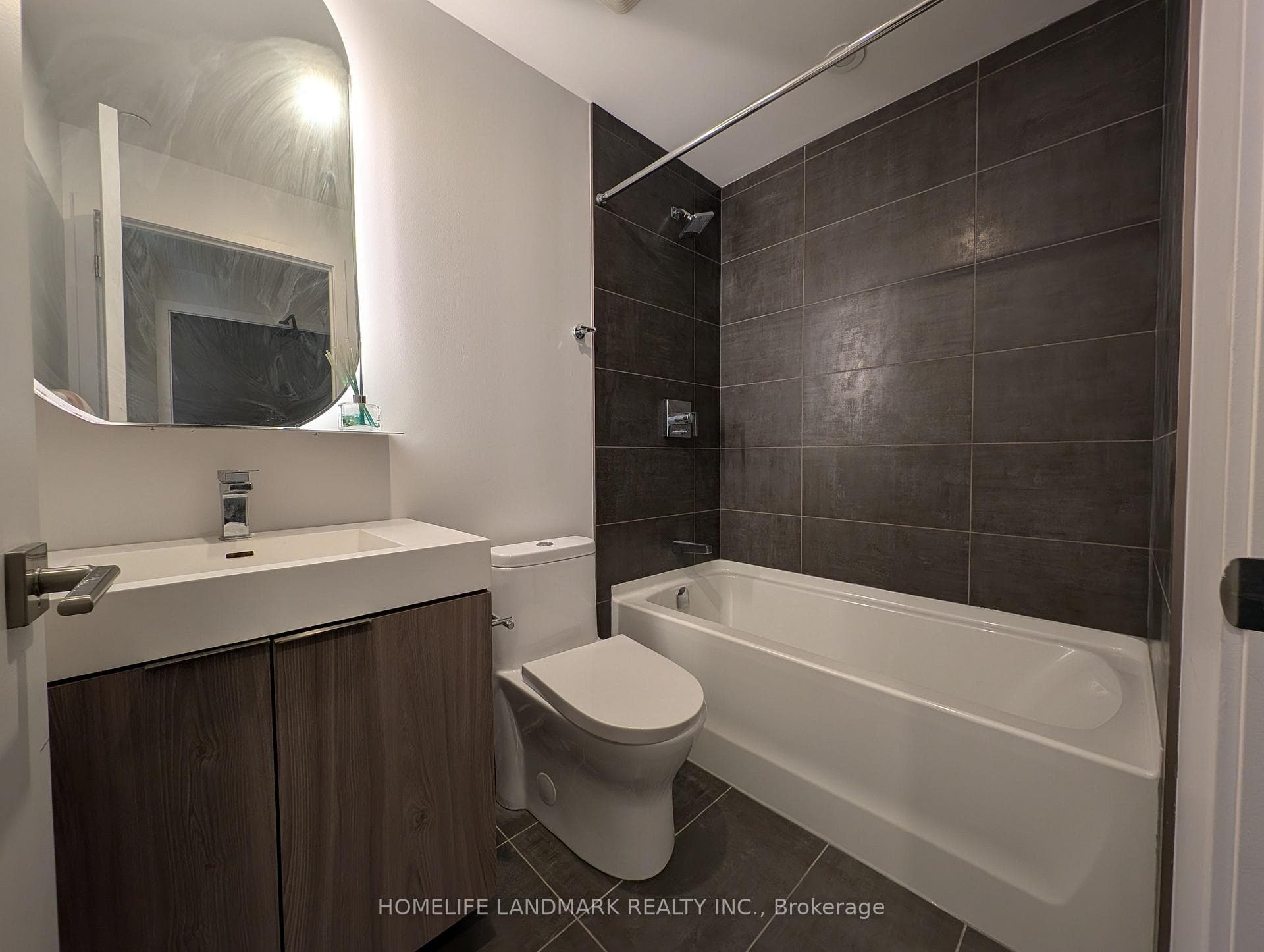 15 Holmes Avenue Unit 1501 photo 4