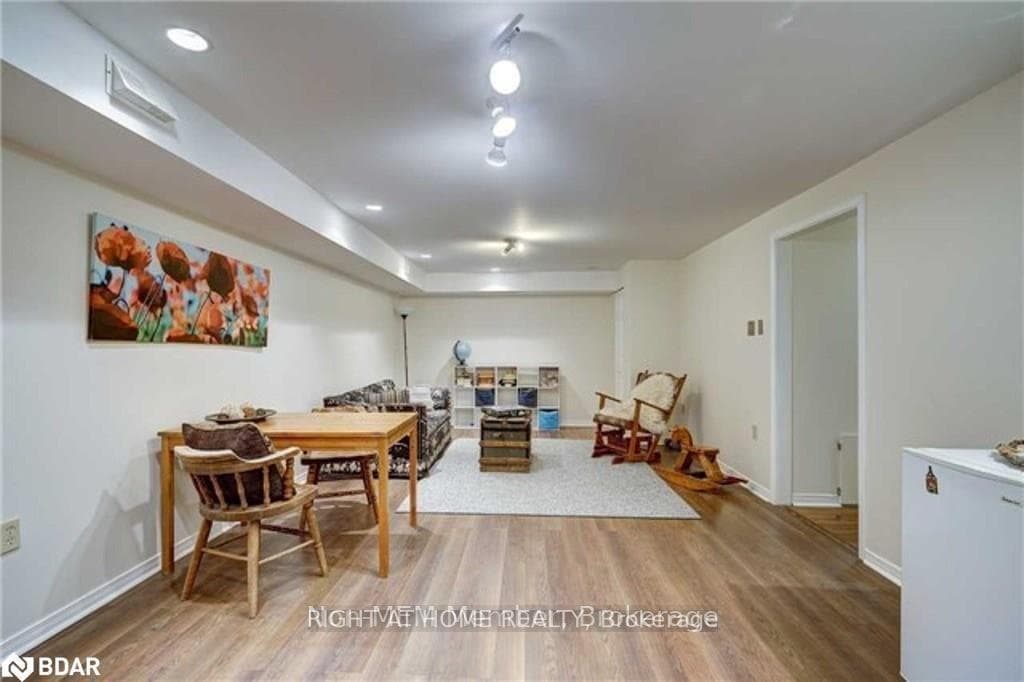 369 HICKLING Trail Unit Lower photo 3