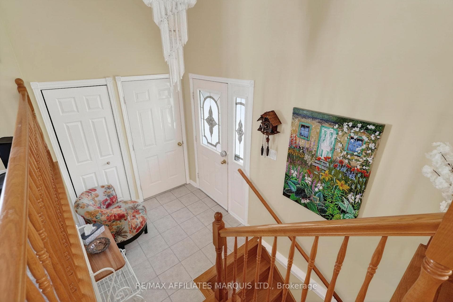 576 Jo-Anne Crescent photo 3
