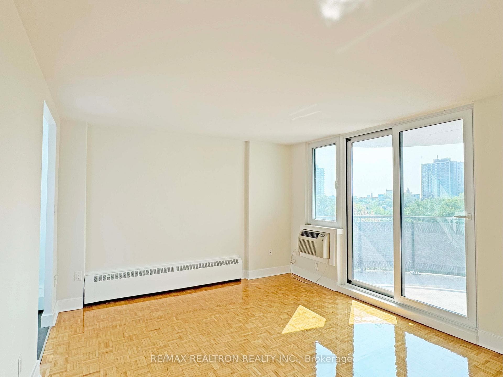 485 Huron Street Unit 402 photo 1