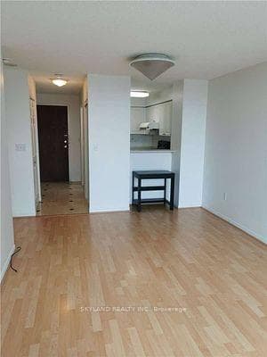 8 Pemberton Avenue Unit Uph11 photo 2