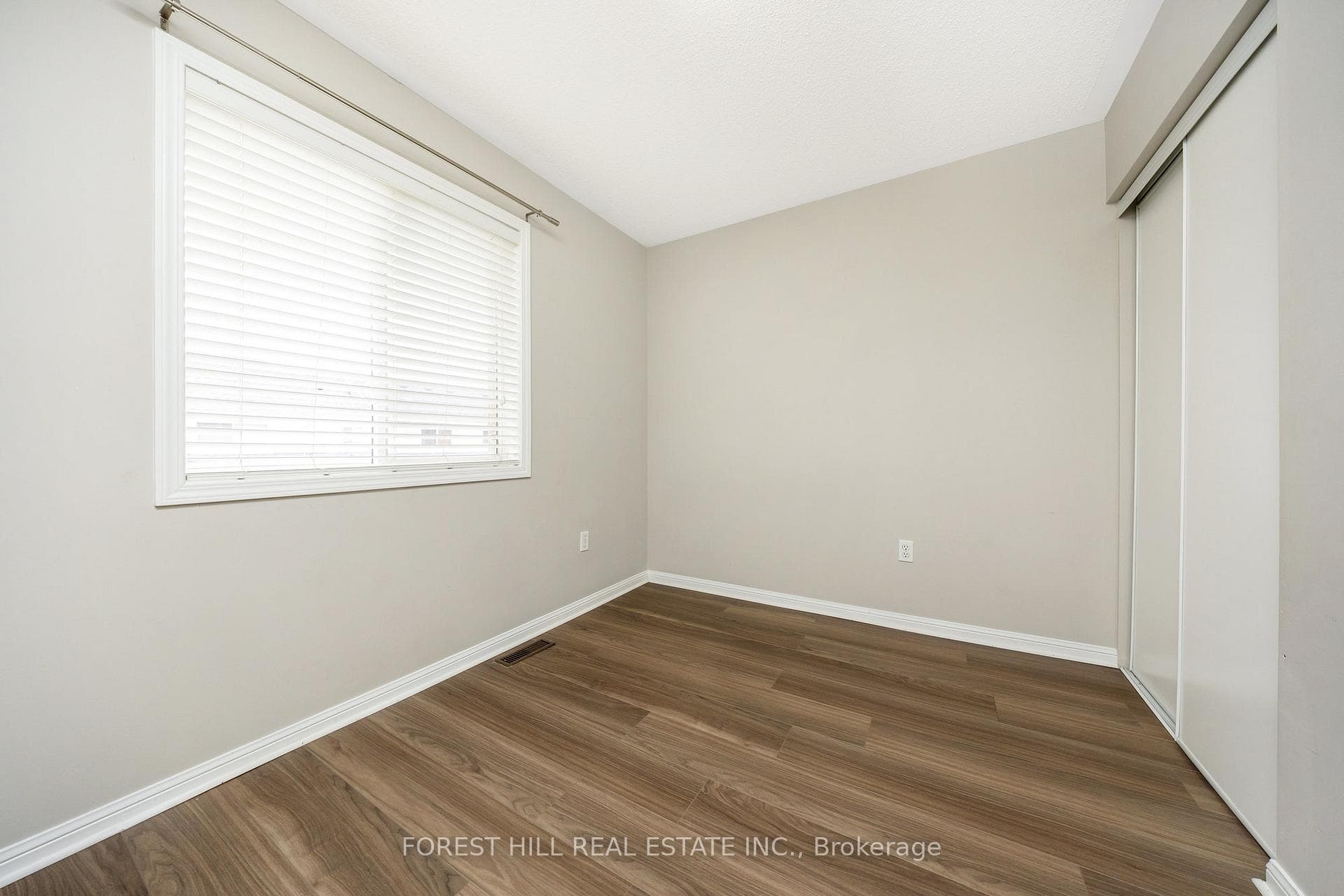 1637 Stover Crescent photo 25