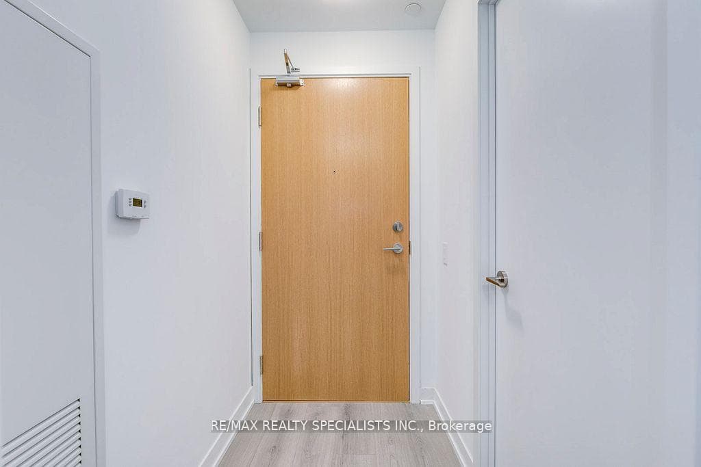 1787 St. Clair Avenue Unit 419 photo 5