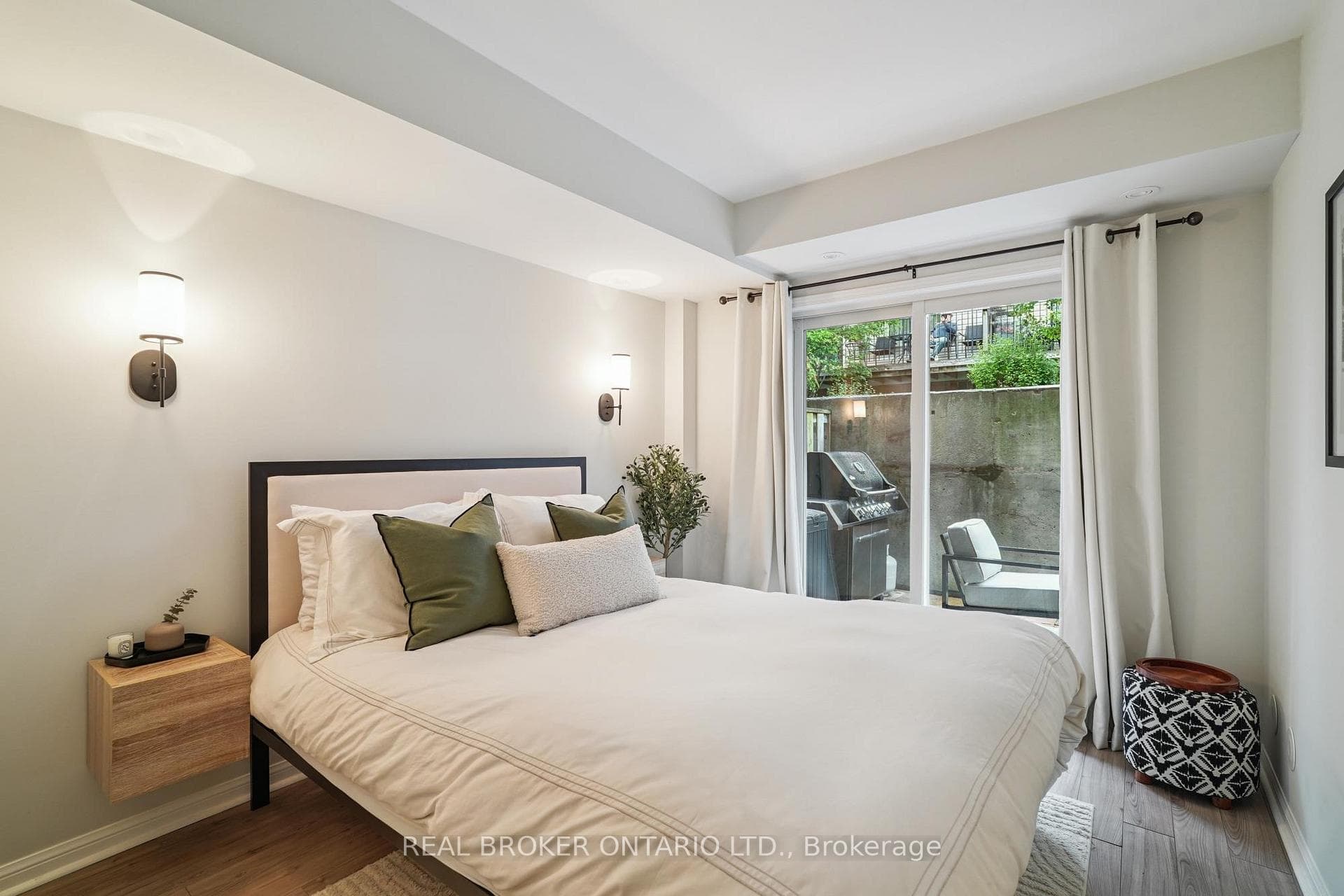 18 Laidlaw Street Unit 1016 photo 17
