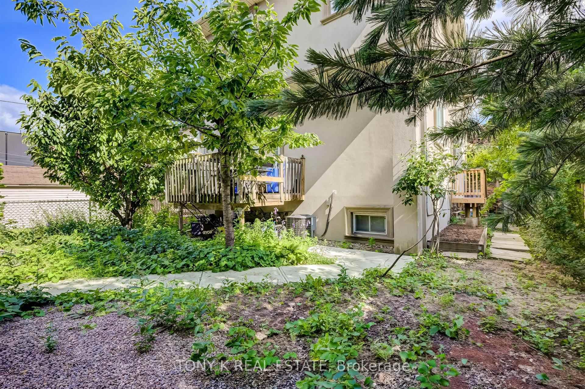 294 Cosburn Avenue Unit Bsmt photo 11