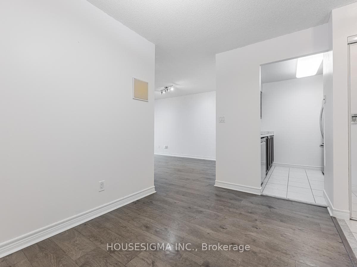 68 Corporate Drive Unit 527 photo 7