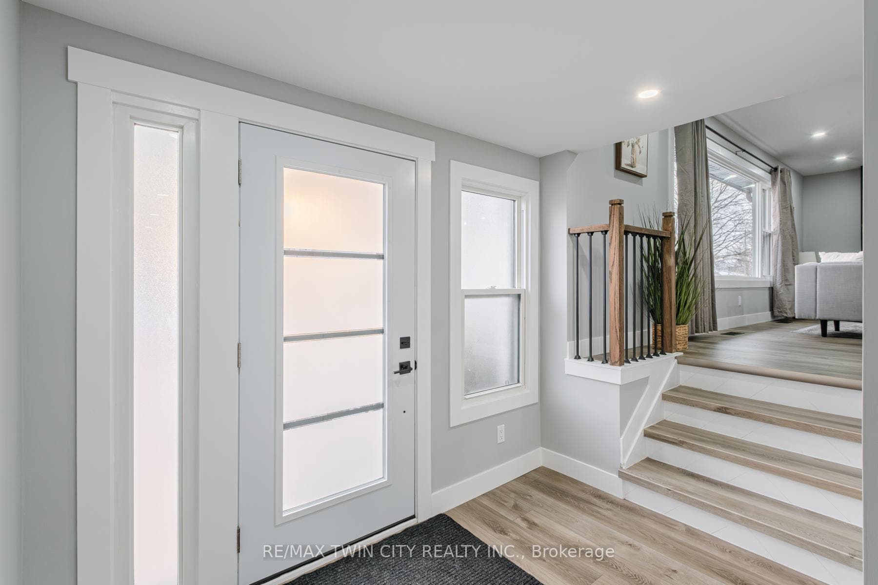 234 GRAND Street photo 3