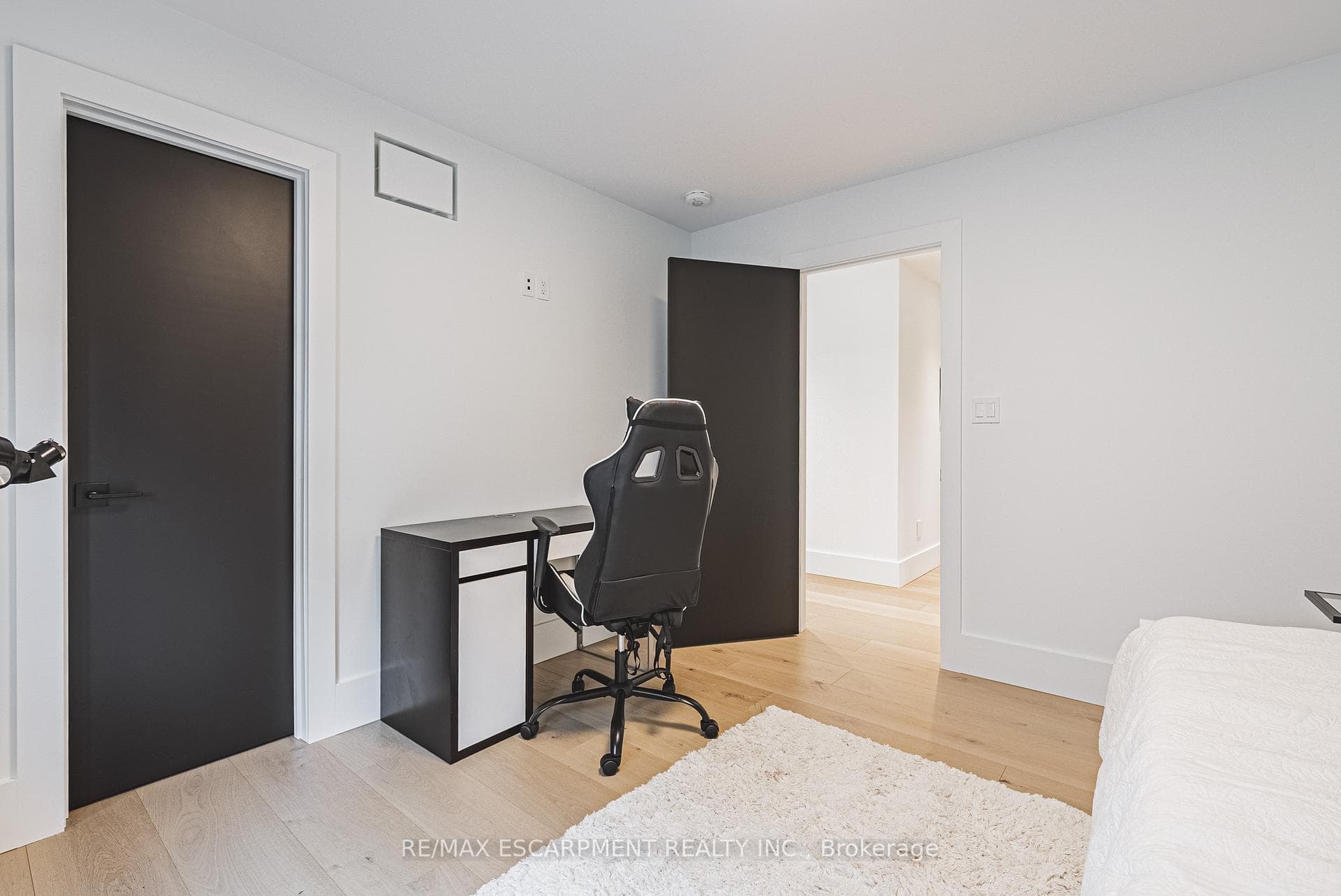 135 ELEANOR Avenue photo 33