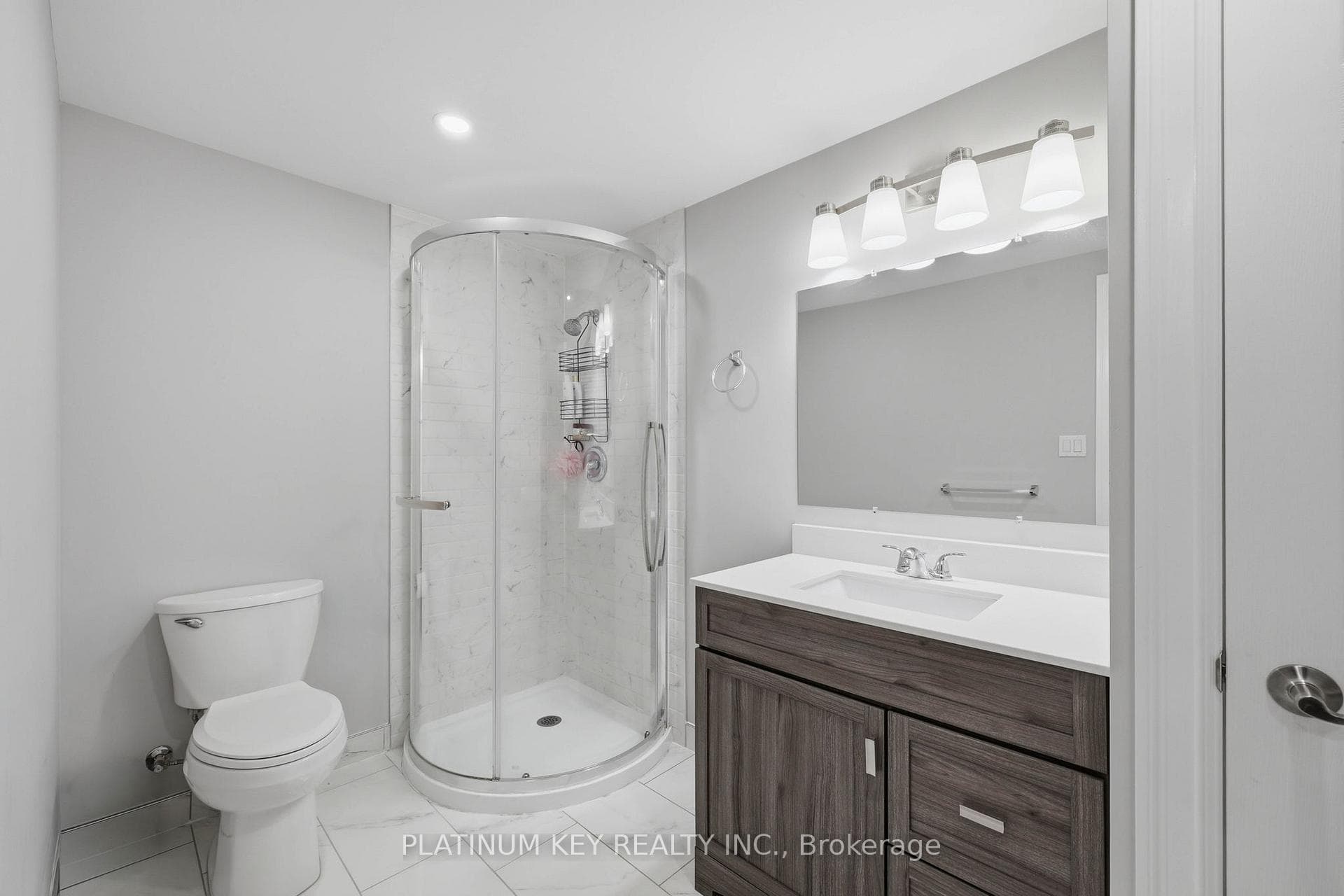 979 Moy Crescent photo 33