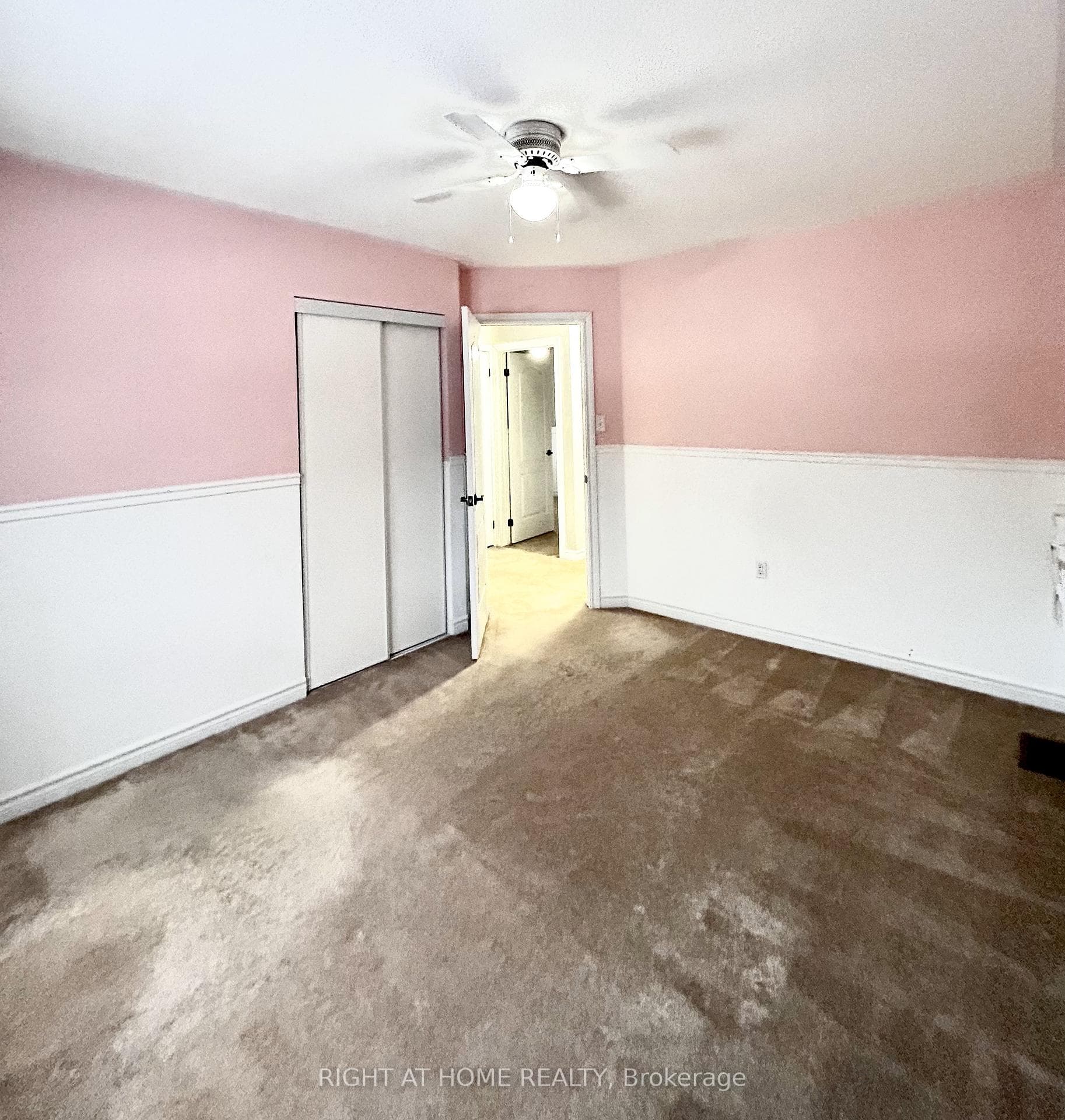35 Redfern Crescent photo 22