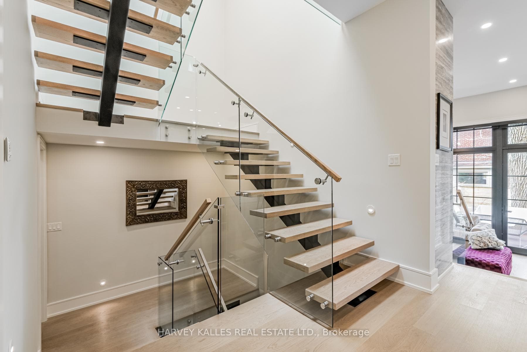 534 Russell Hill Road photo 13