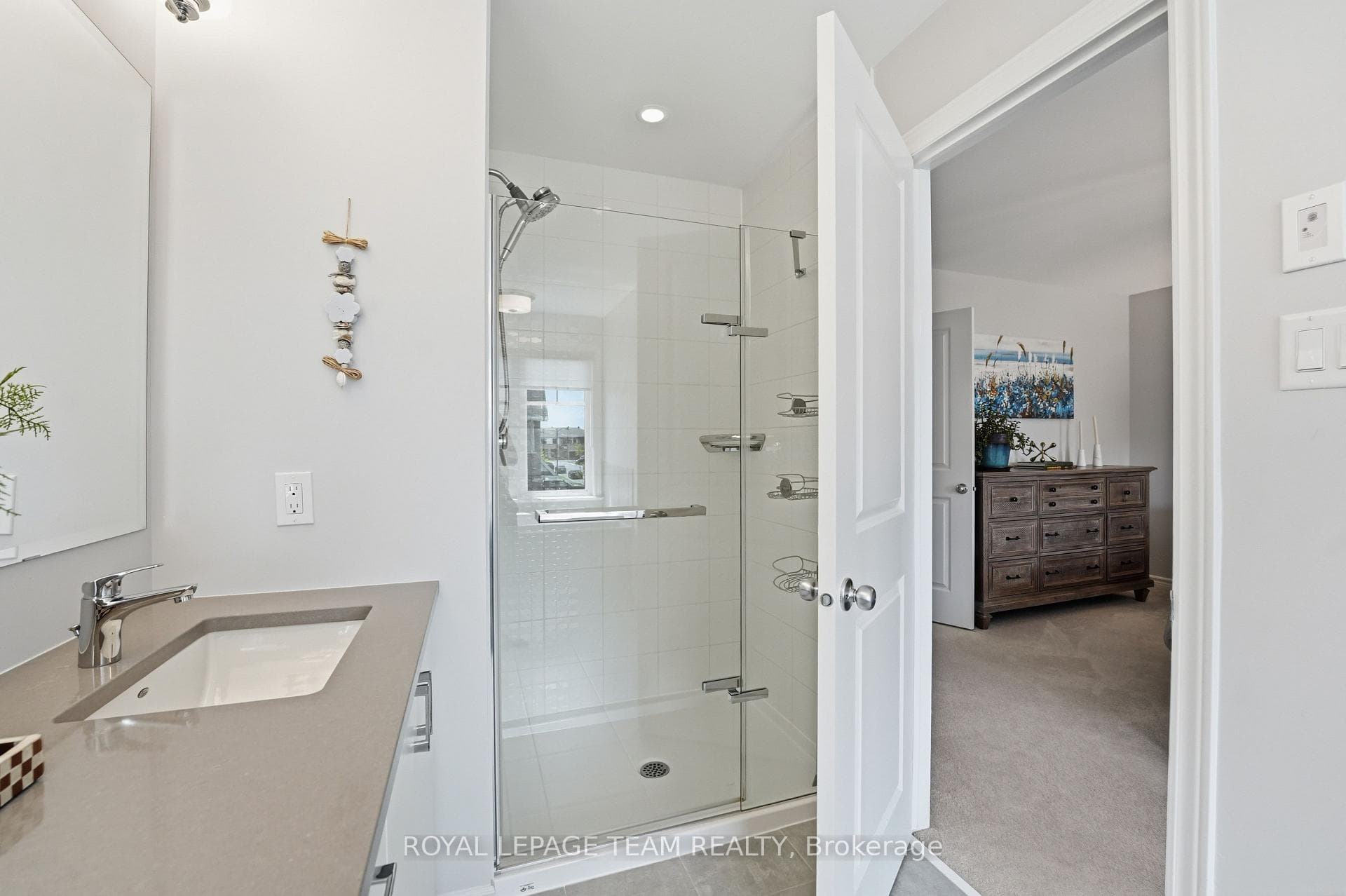 Walk-in glass shower
