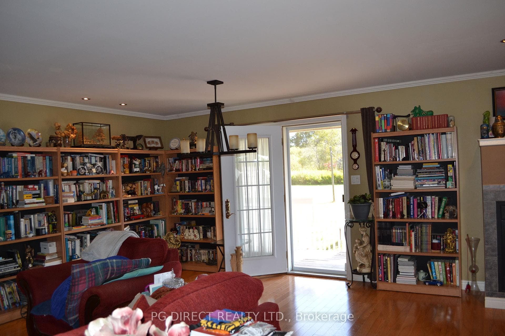 270 Pinecreek Crescent photo 7