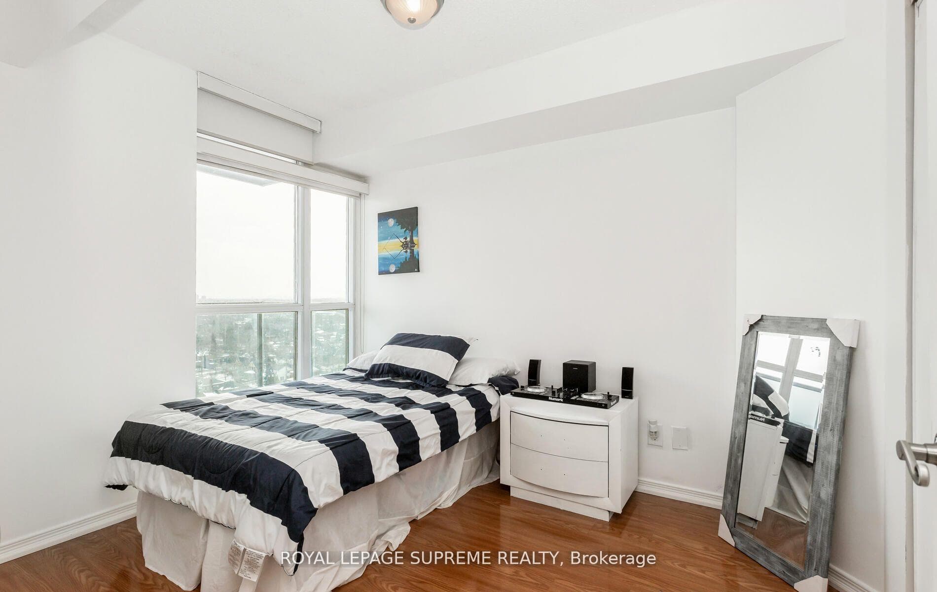 9 George Street Unit 1606 photo 21
