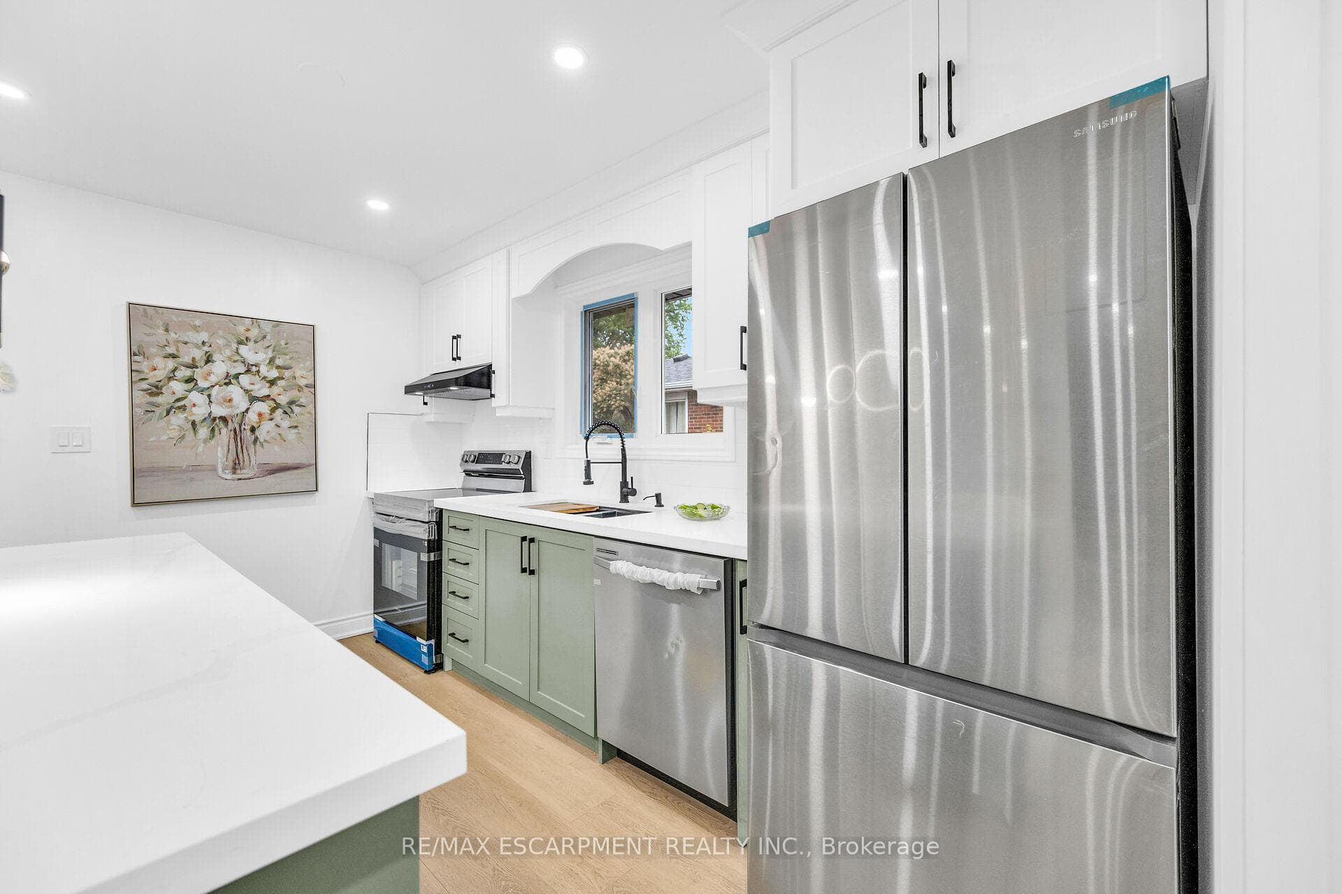 64 VICEROY Court photo 11