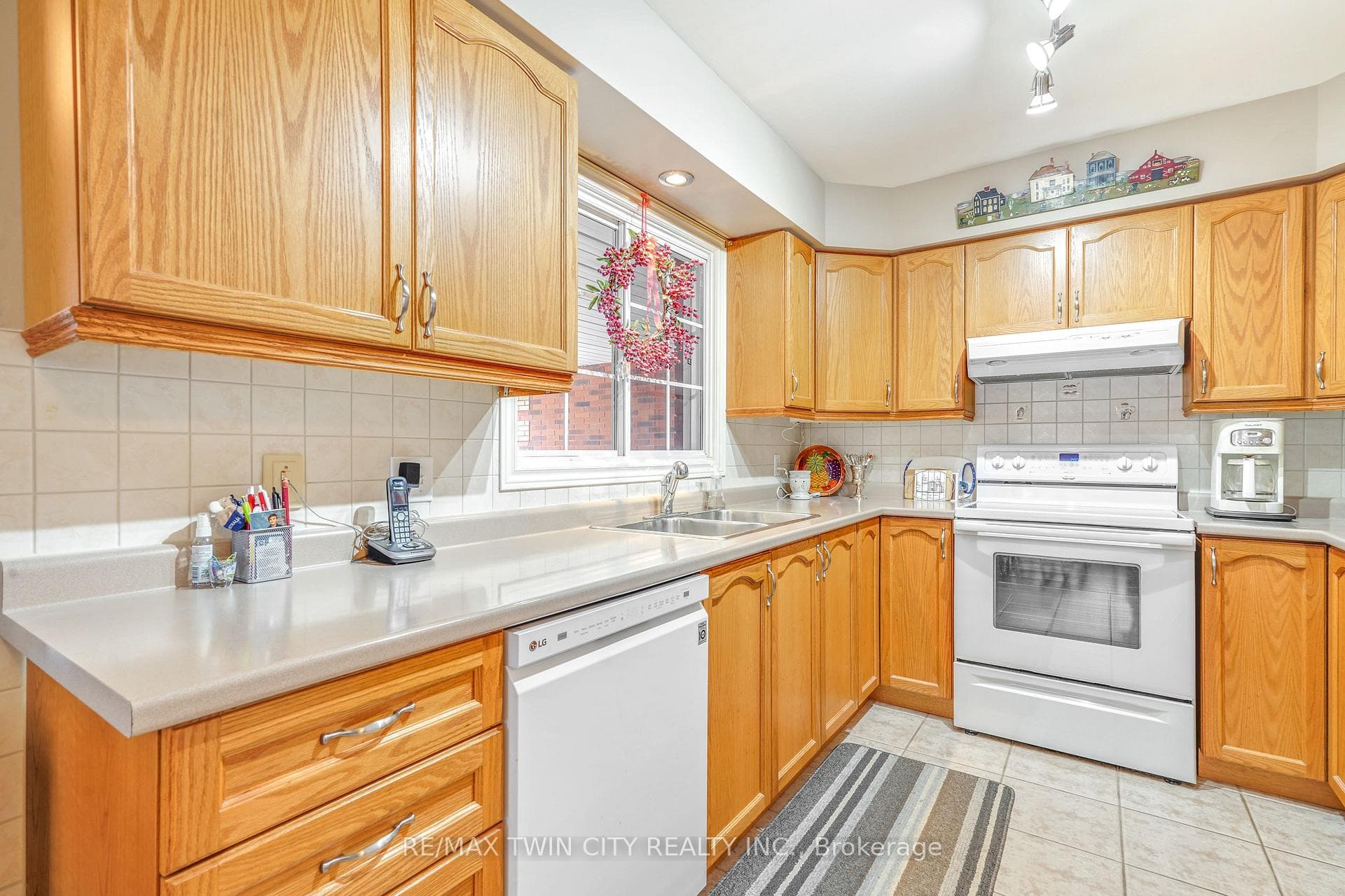 570 West Street Unit 6 photo 11
