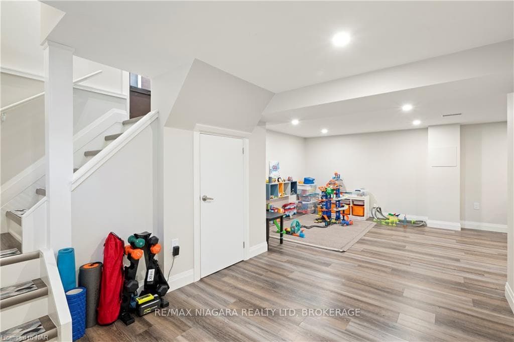 18 DENSGROVE Drive photo 25