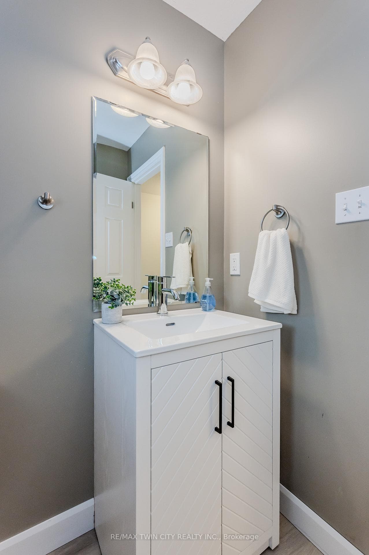 600 Woolgrass Avenue photo 10