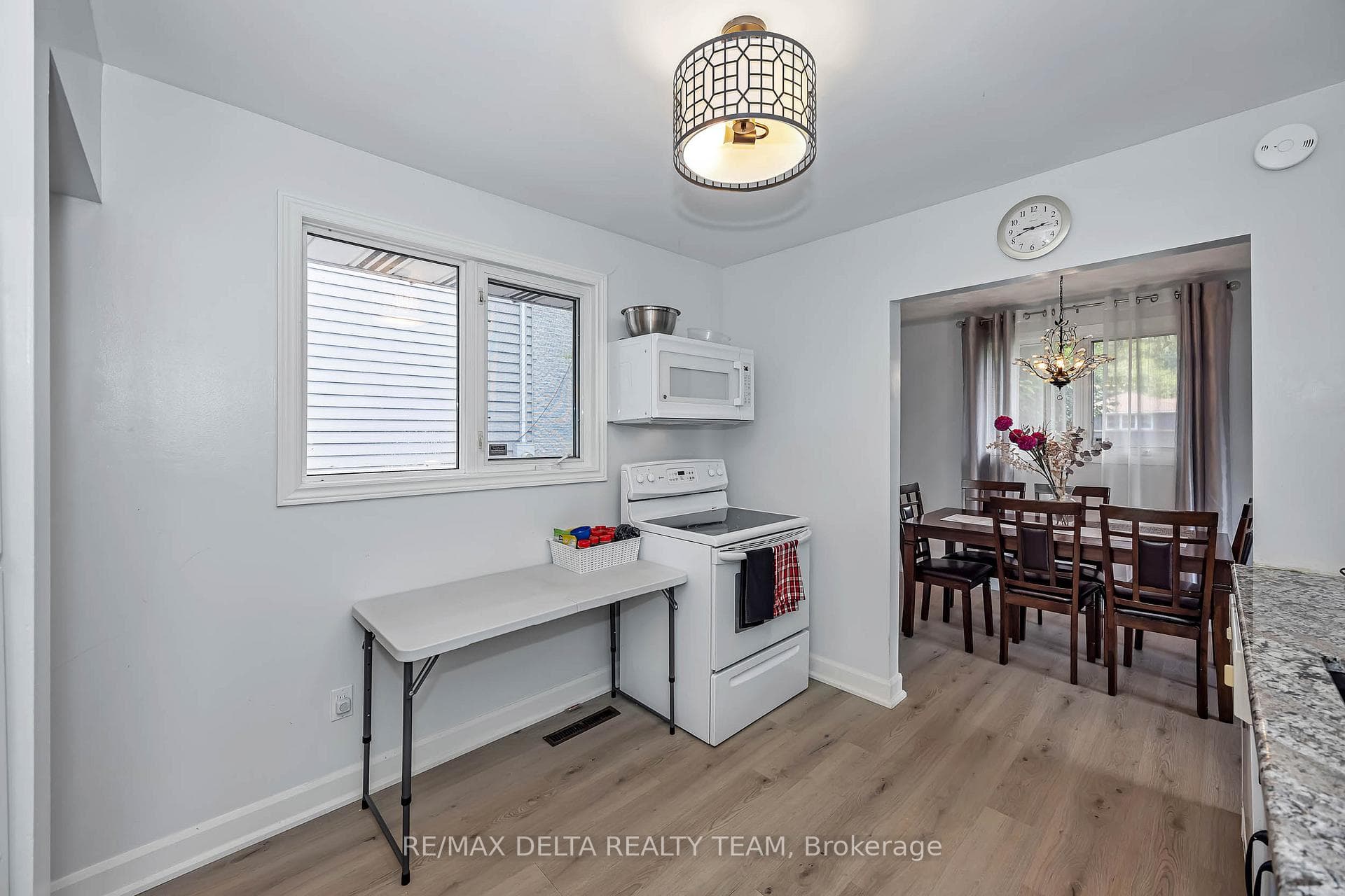 115 Meadowlands Drive photo 13
