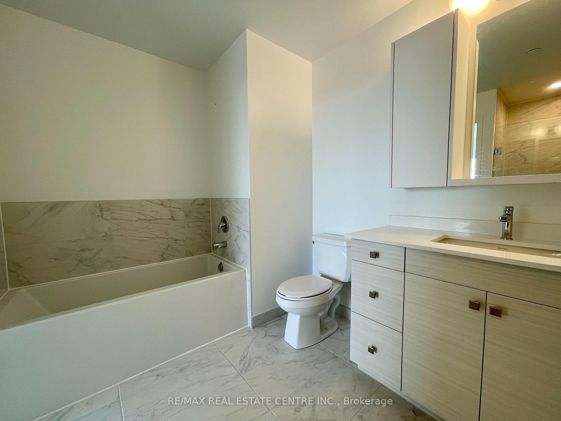 1035 Southdown Road Unit 1606 photo 19