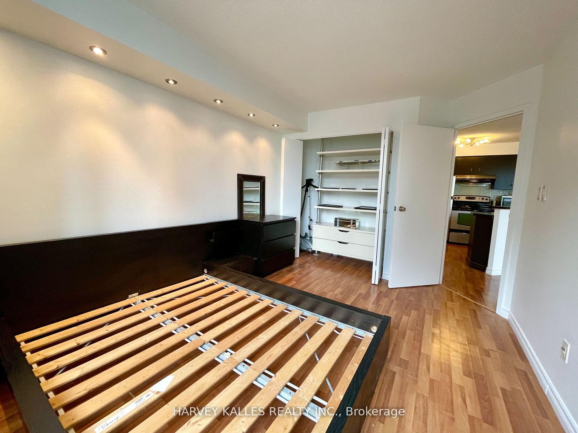 25 Grenville Street Unit 2206 photo 9