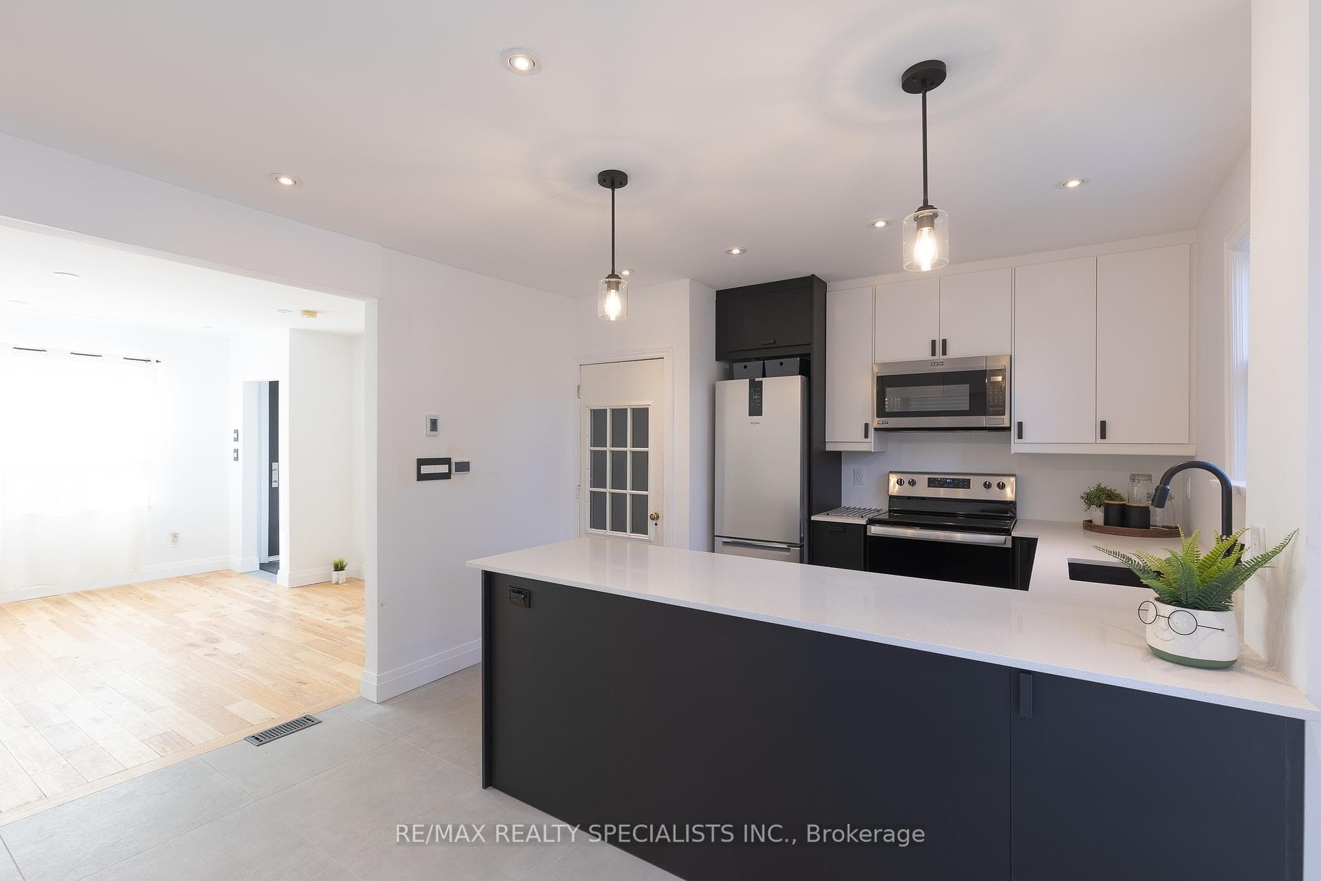 11 Dayton Avenue photo 6