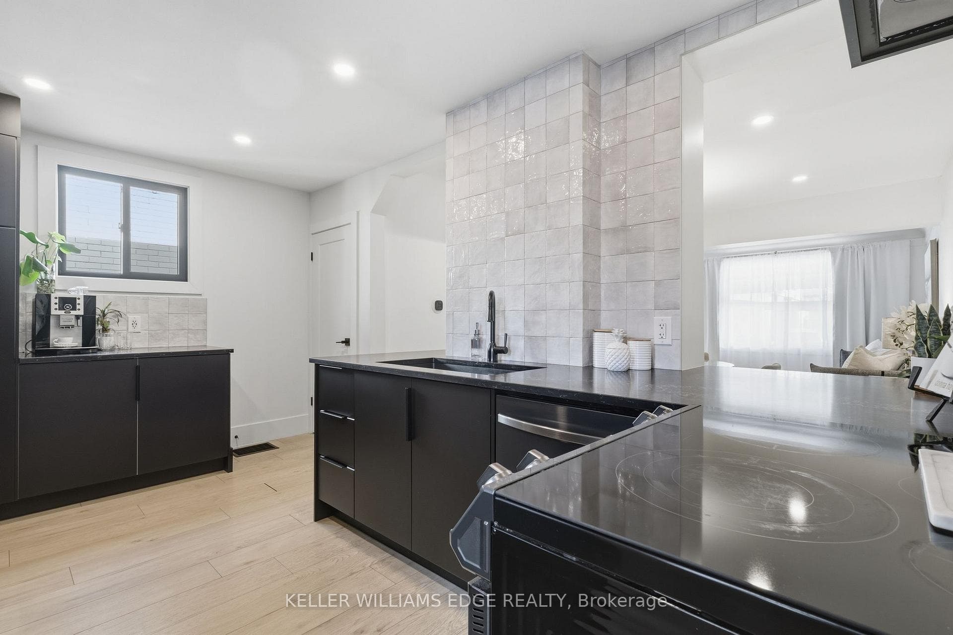 109 Grosvenor Avenue photo 10