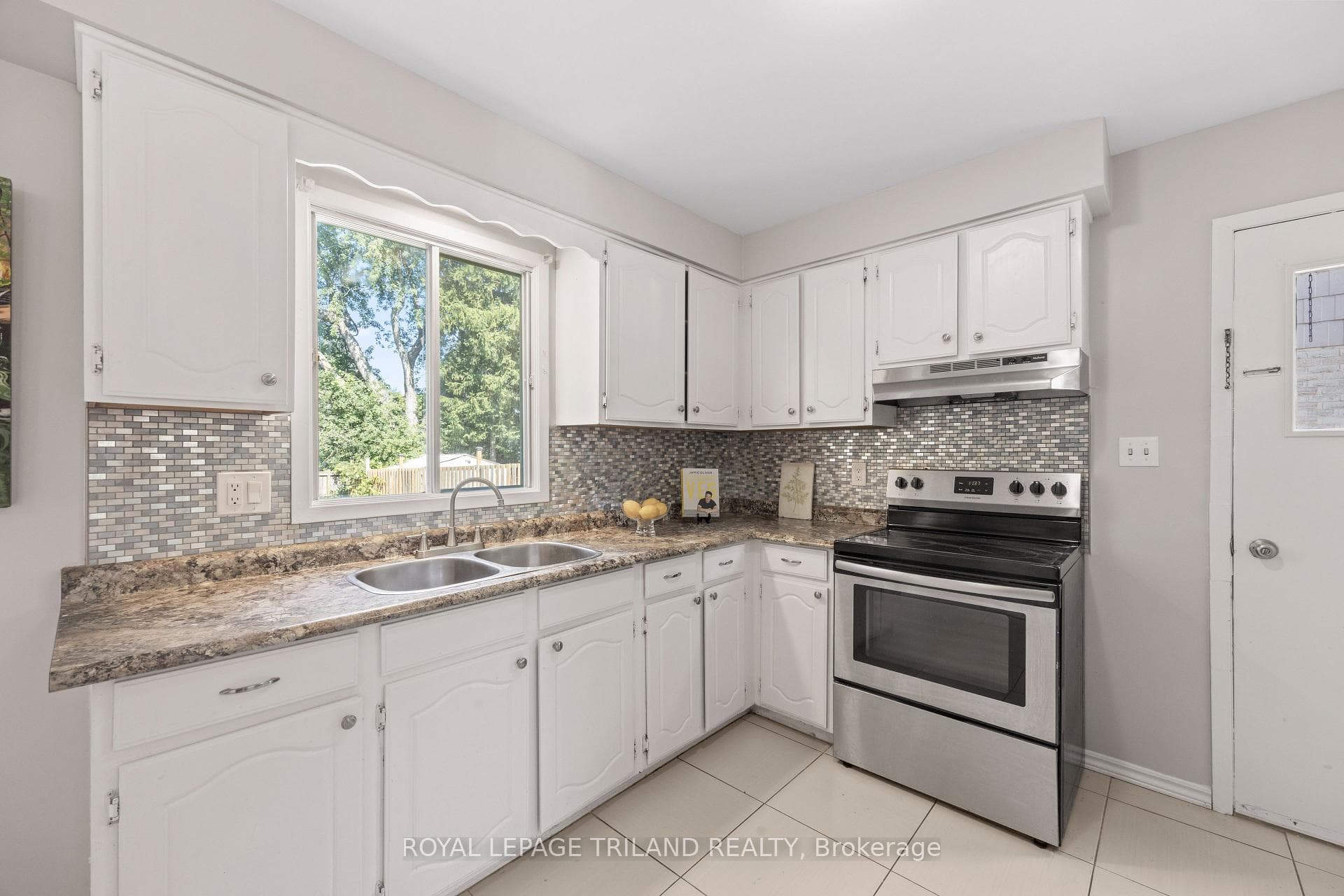 1769 Aldersbrook Road photo 12