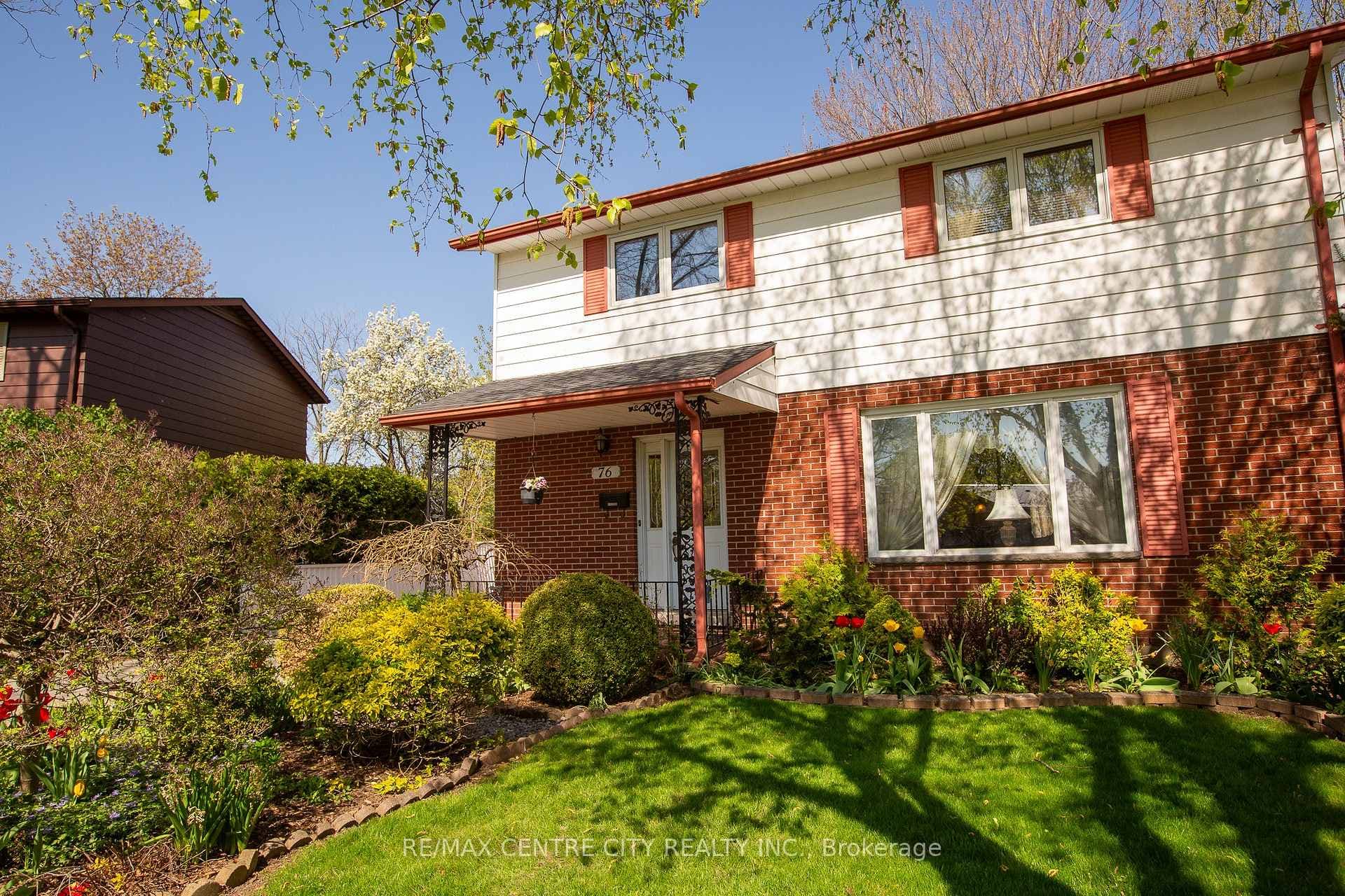 76 Antrim Crescent photo 2