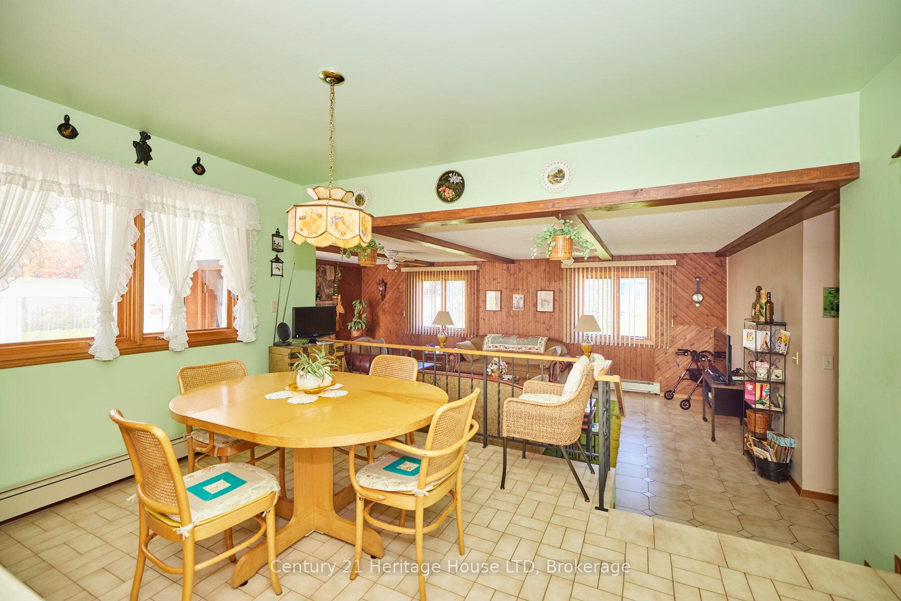 191 Cairns Crescent photo 11
