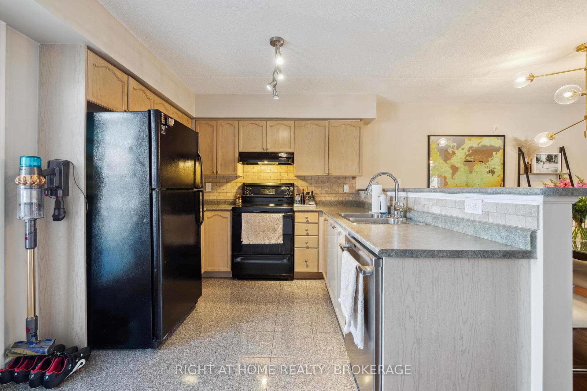 1460 Bishops Gate Unit 202 photo 13