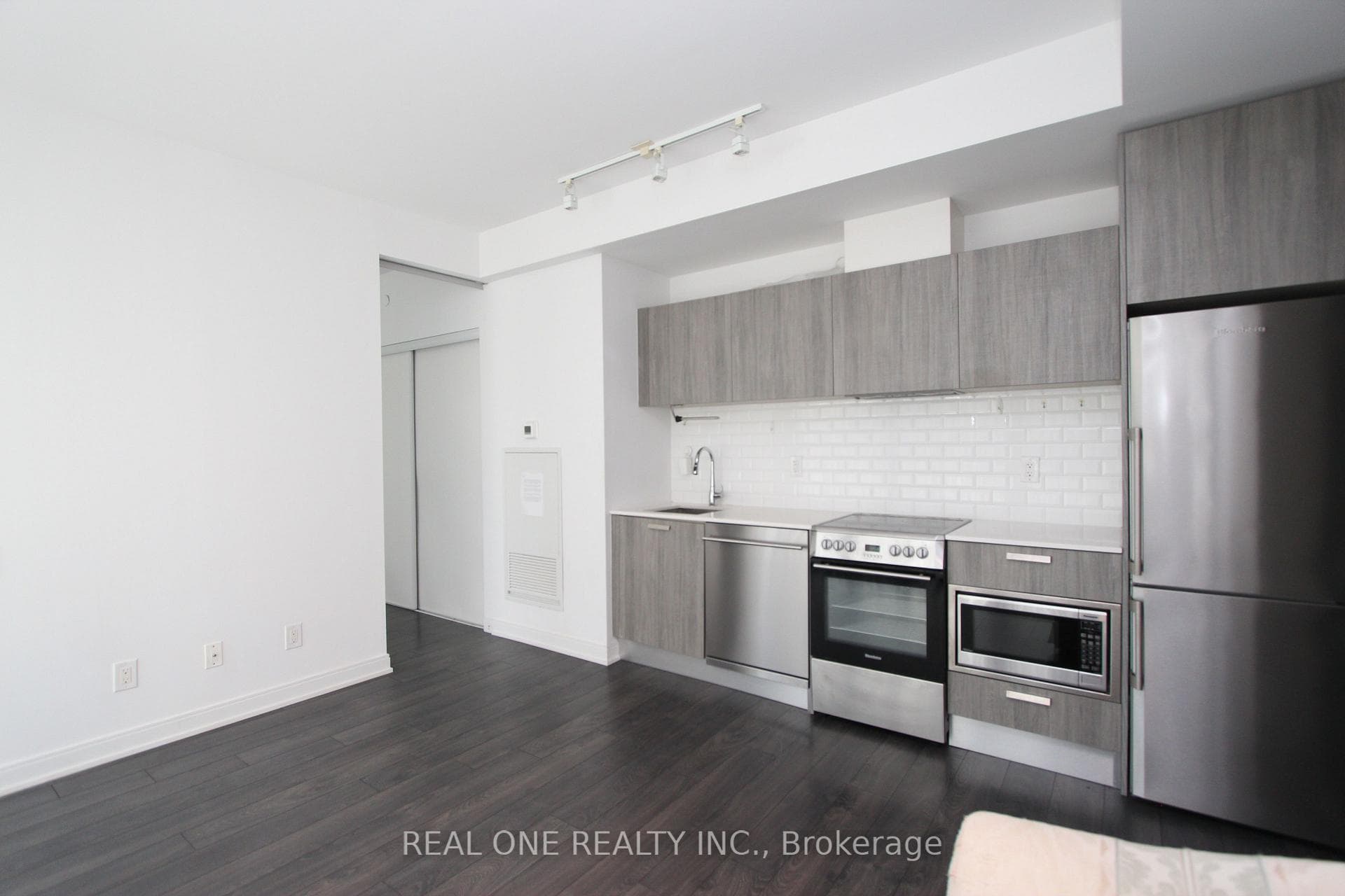 50 Charles Street Unit 512 photo 4