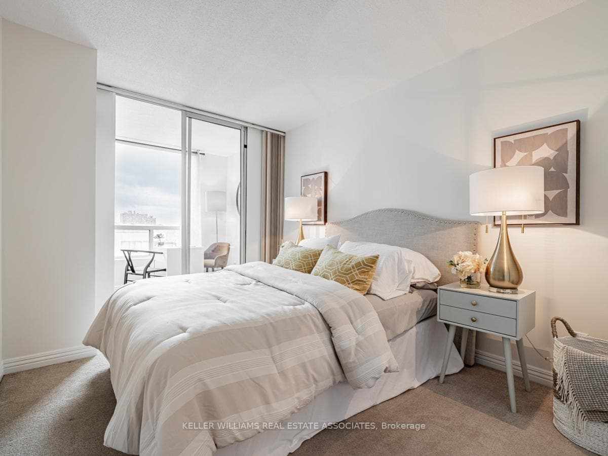 5765 Yonge Street Unit 1405 photo 16