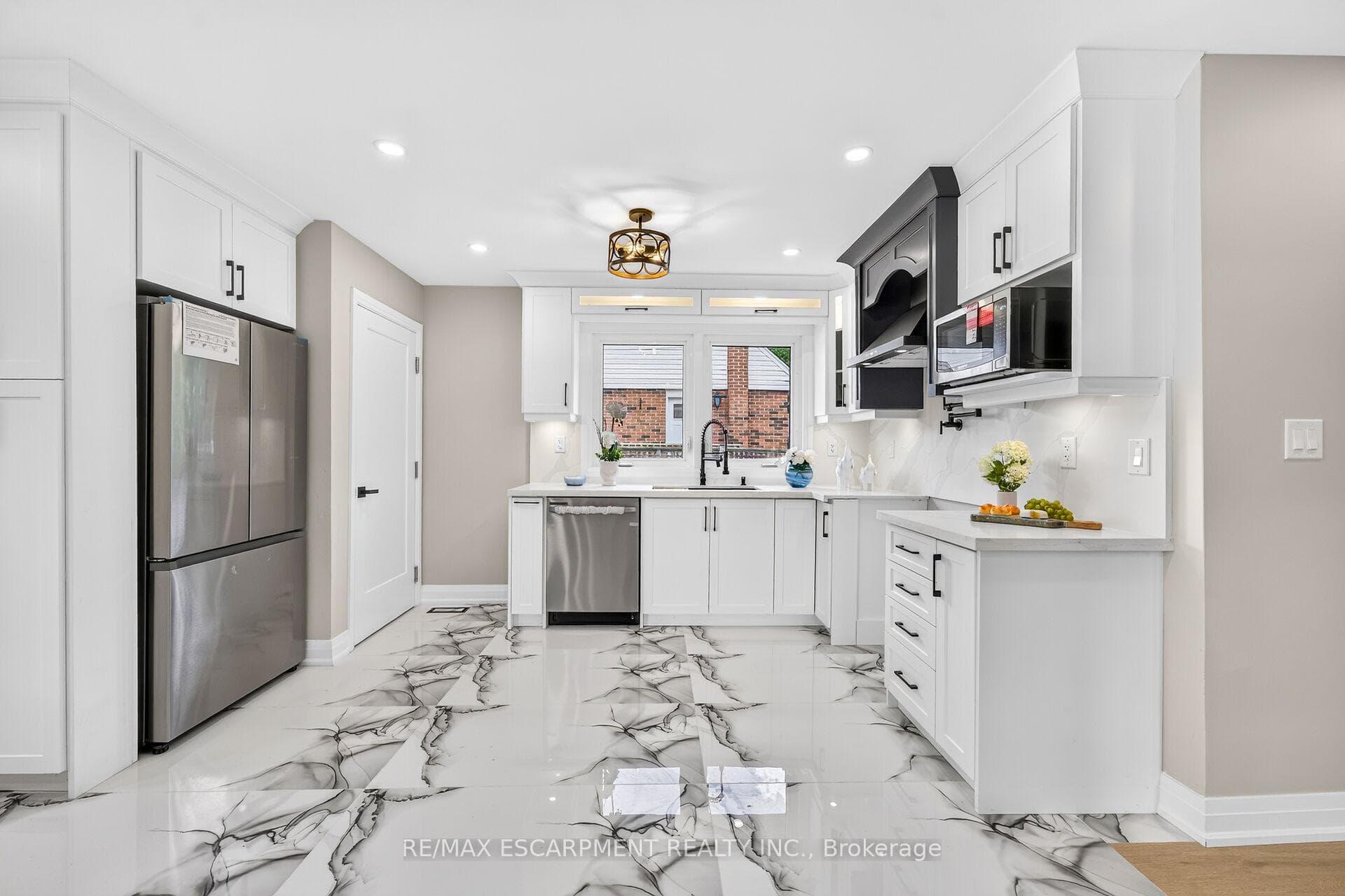 150 Howard Avenue photo 7