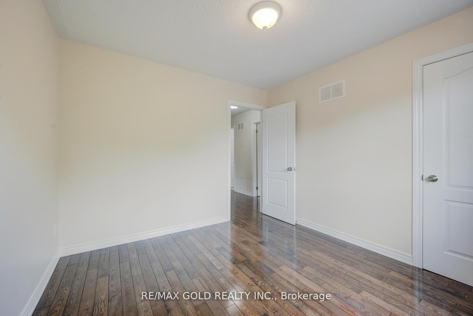 6258 Atherly Crescent photo 21