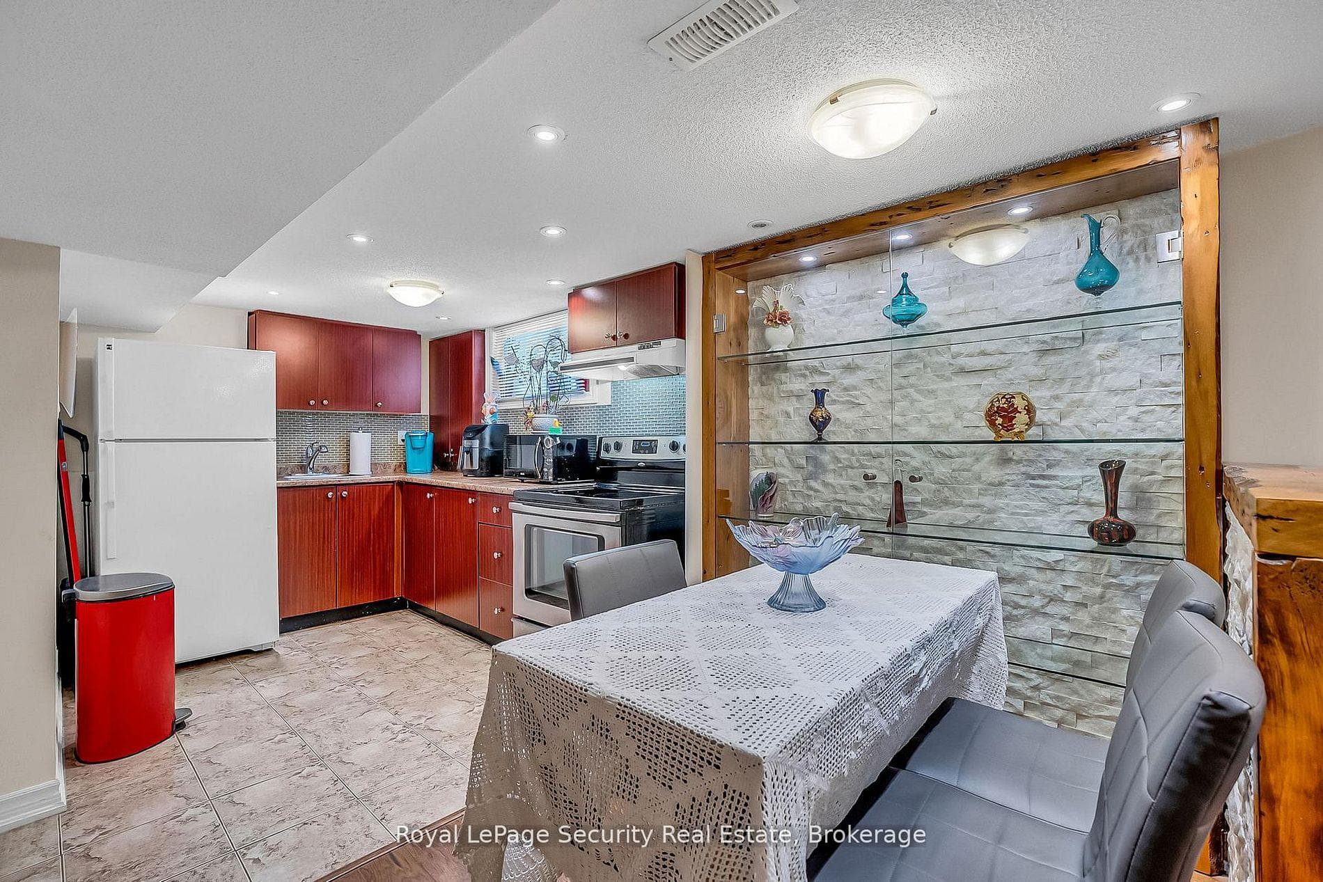67 Northland Avenue photo 43