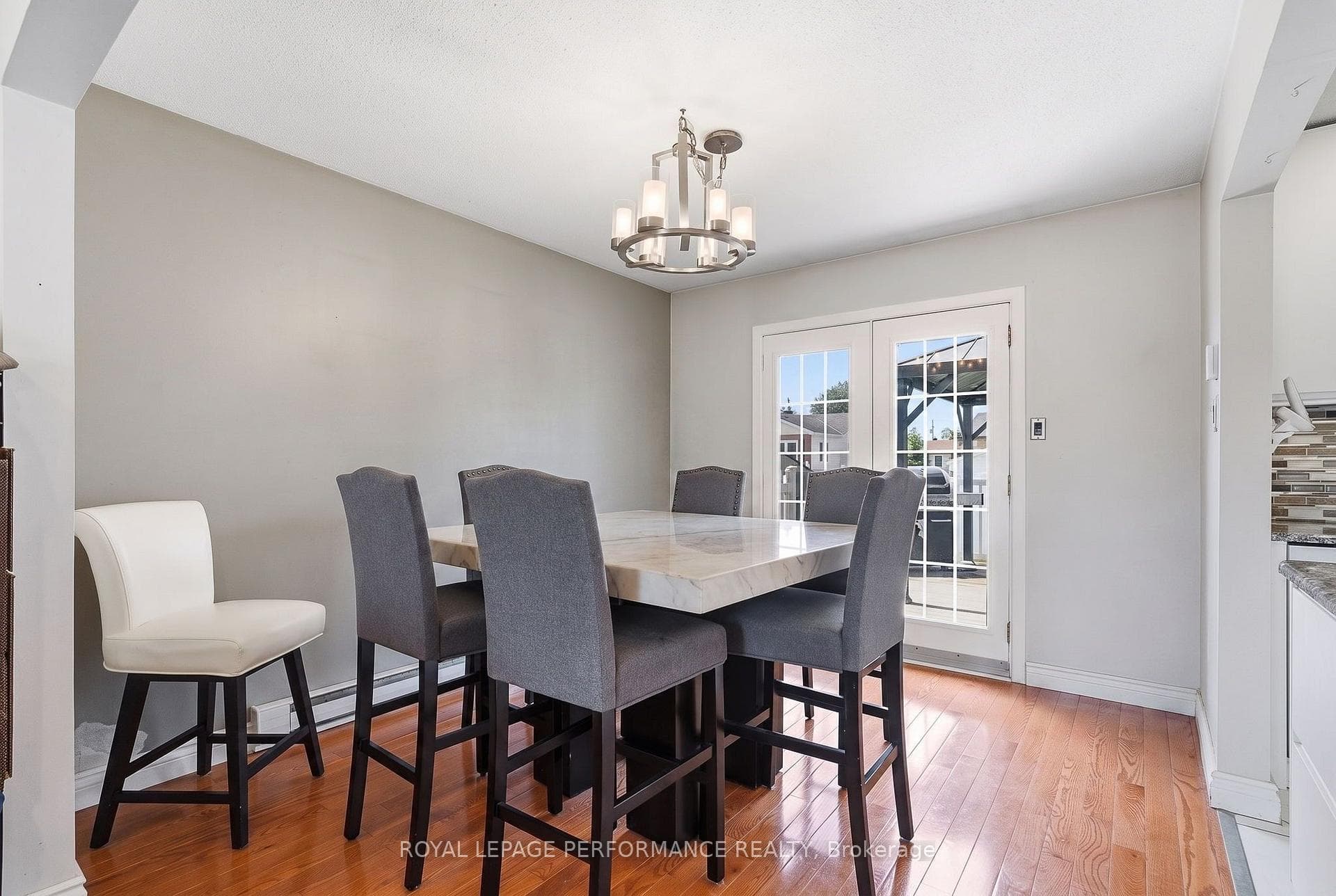 321 Sainte-Anne Street photo 8