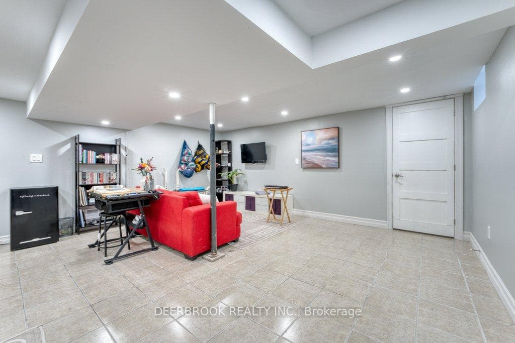 720 Cartier Drive photo 26
