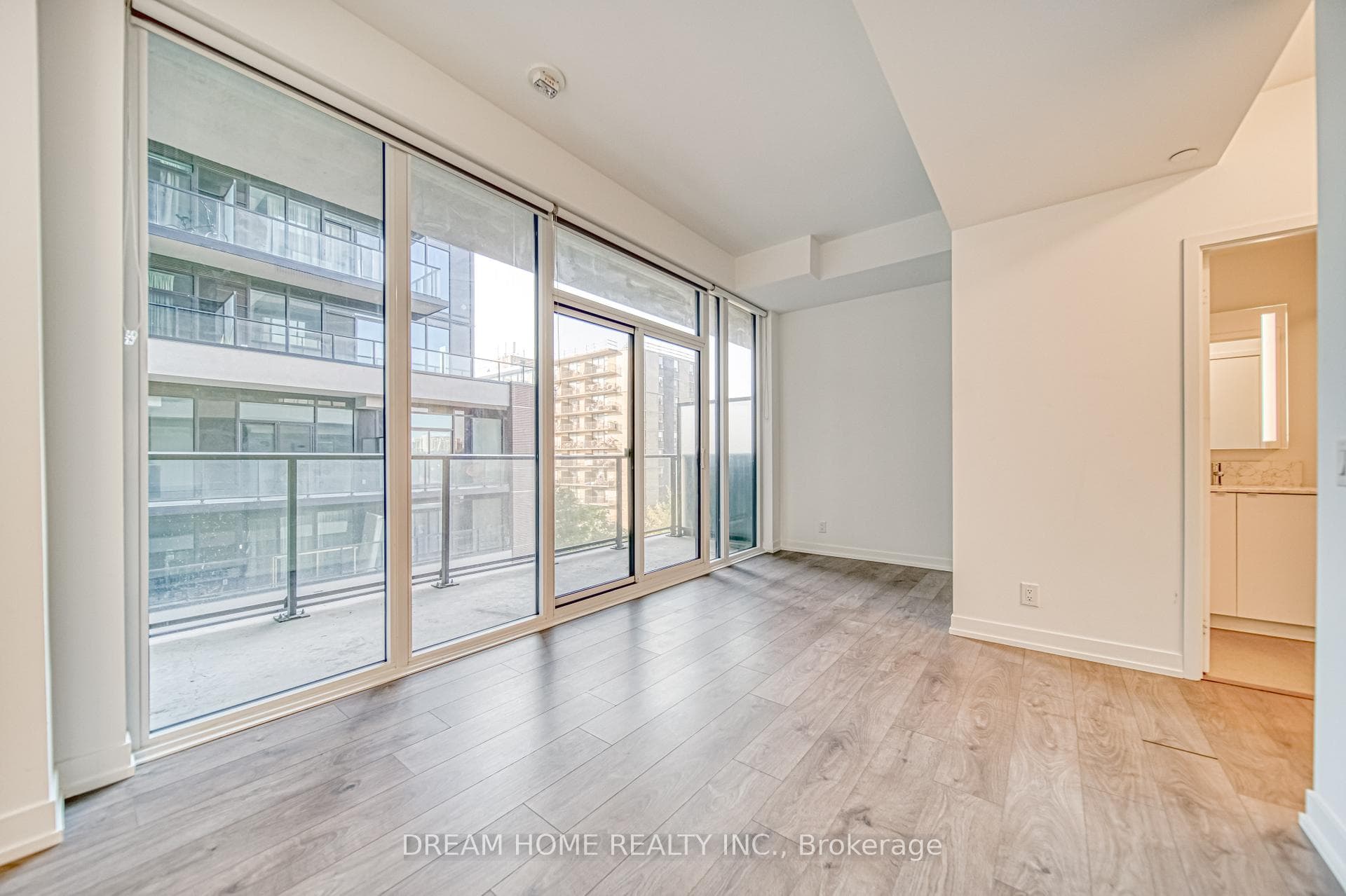 270 Dufferin Street Unit 416 photo 14