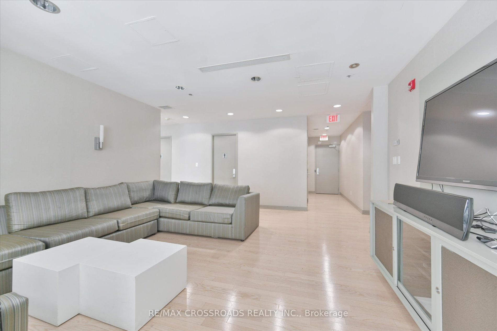 126 Simcoe Street Unit 506 photo 24