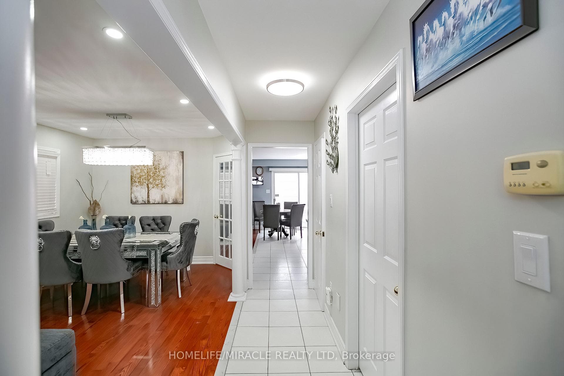 61 LAURAGLEN Crescent photo 6