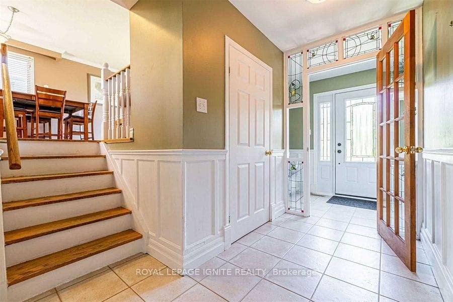 43 Edgebrook Crescent Unit Upper Level photo 2