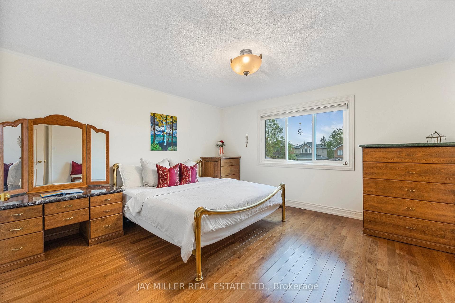 438 Carruthers Avenue photo 8
