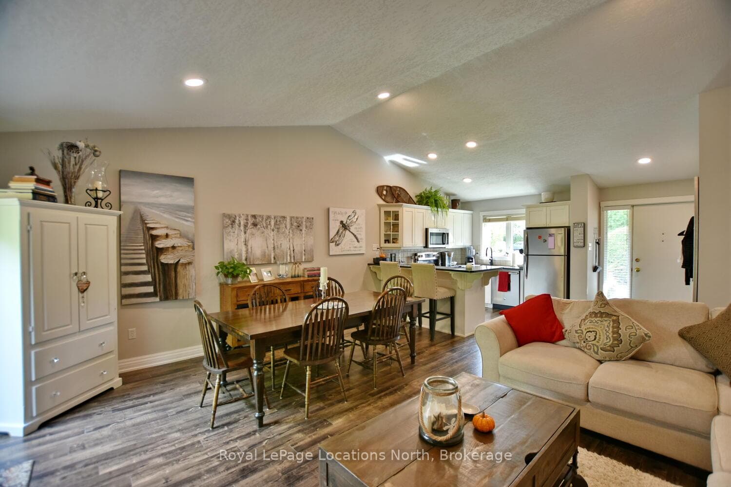 590 OXBOW Crescent photo 32